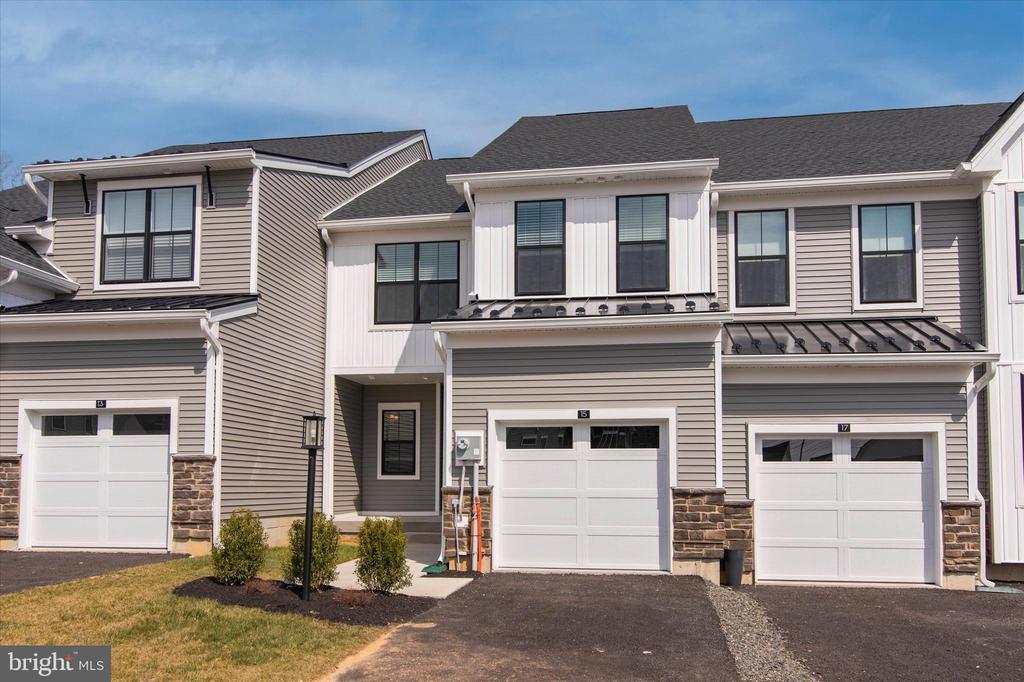 Primary Photo - 15 Tamarack Cir
