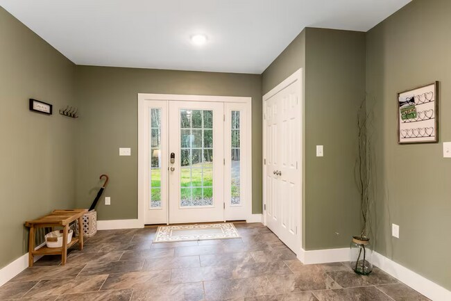 Foto del edificio - 4 Bedroom in Waterbury, VT Available on 7/1 (Furnished + Utilities included)