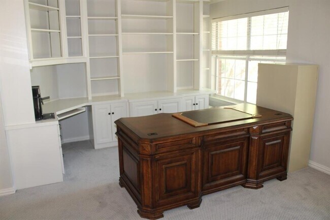 Foto del edificio - 2626 Lakeforest Ct
