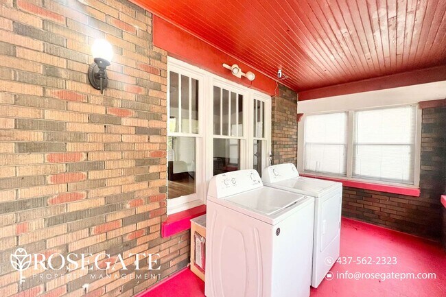 Building Photo - Spacious 4 Bed 3 Bath Semi-Detached Home i...