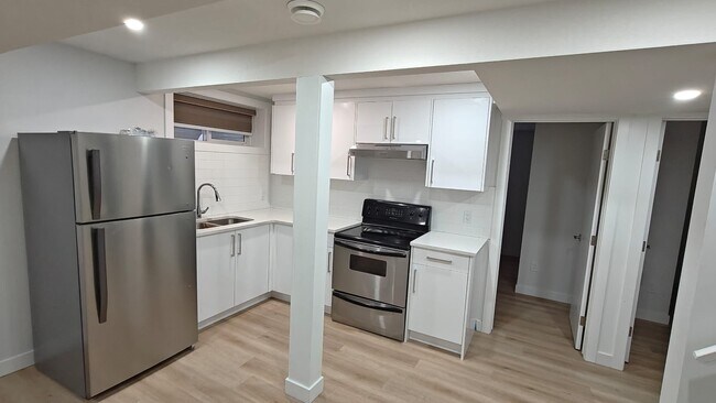 Photo du bâtiment - 120 Evanston View NW