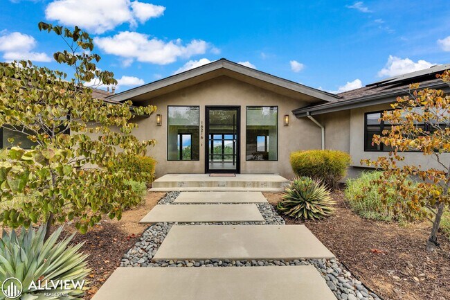 Foto del edificio - Stunning 4 Bed Poway Home with Views, Pool & Outdoor Oasis