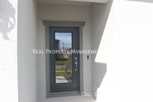 Foto del edificio - BRAND-NEW Spacious 4-Bedroom Home overlook...