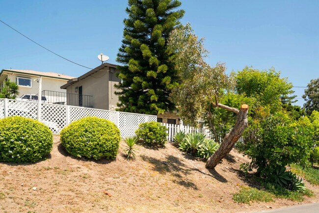 Building Photo - 2074 El Prado Ave