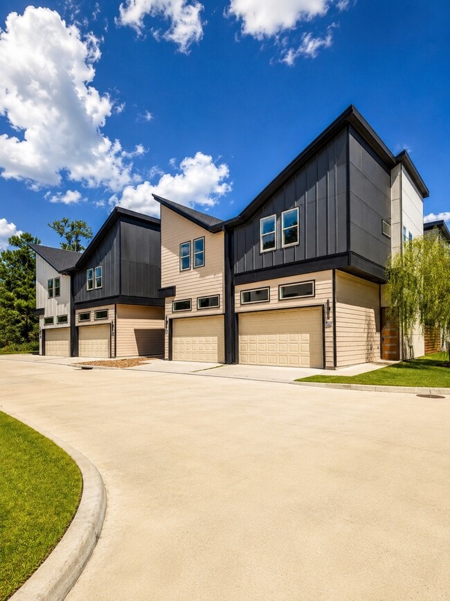 Building Photo - 13114 Honey Suckle Ridge Ln
