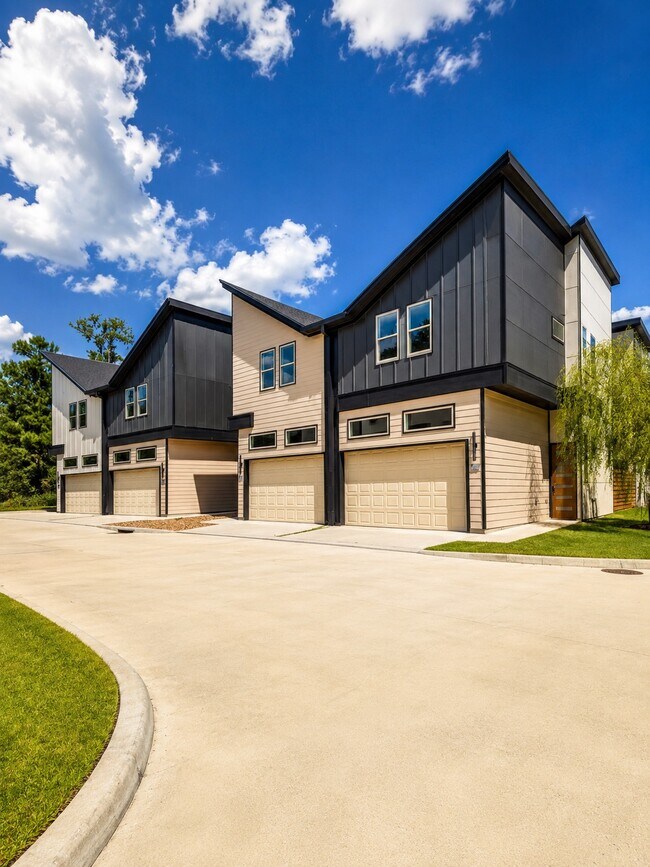 Foto del edificio - 13114 Honey Suckle Ridge Ln