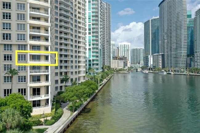 Foto del edificio - 888 Brickell Key Dr