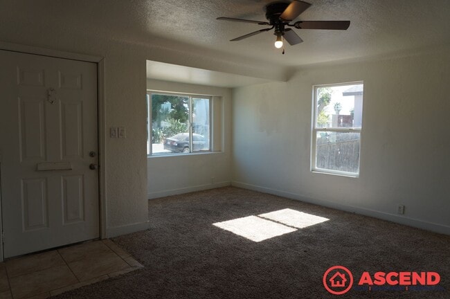 Building Photo - 1007 Castaic Ave