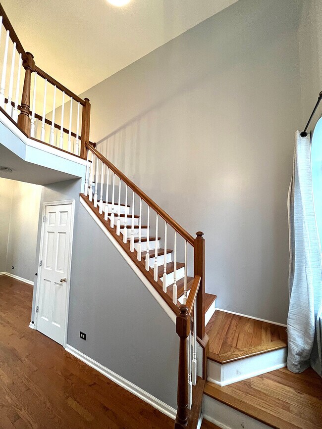 Building Photo - 209 Mistwood Ln