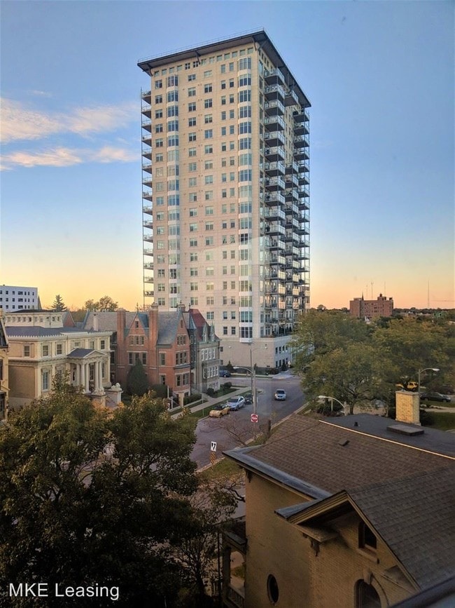 Building Photo - 1224 N Prospect Ave