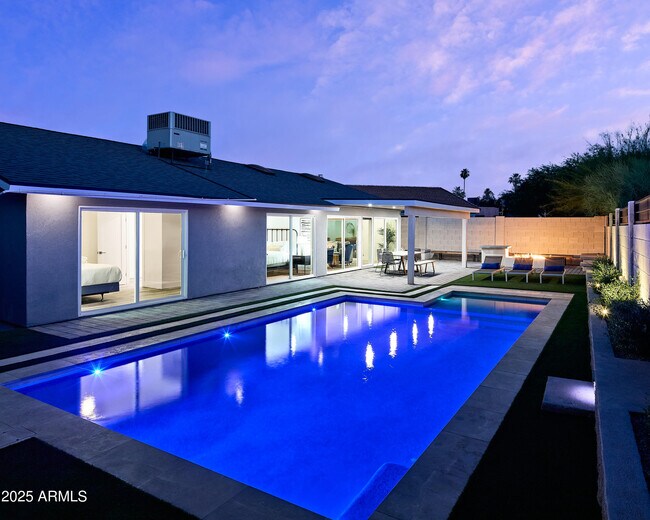 Foto del edificio - 6020 N 77th Pl