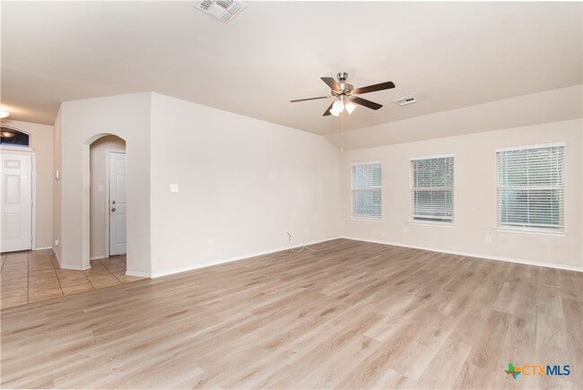 Foto del edificio - 5304 Waterbank Ln