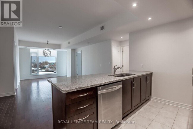 Photo du bâtiment - 575-575 Byron Ave