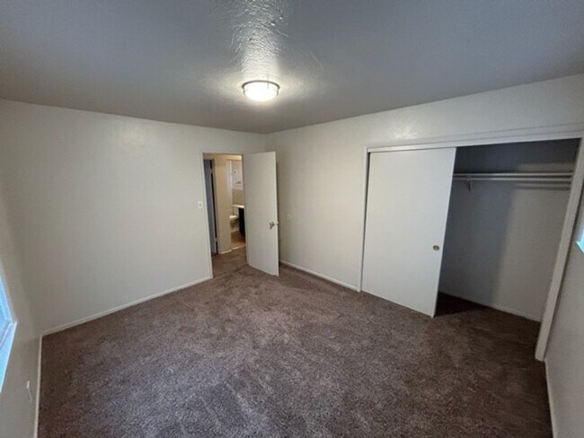 Foto del edificio - 16371 Avenue 256