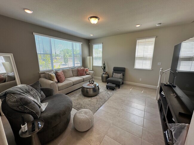 Sala de estar - 10725 Portico Cir