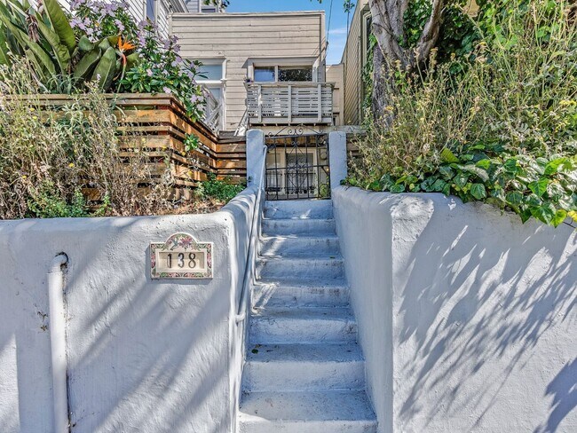 Building Photo - 138 Hermann St