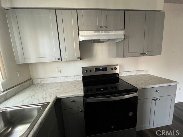 Foto del edificio - 51099 Eisenhower Dr