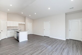 Building Photo - 12031 W Shadow Lakes St