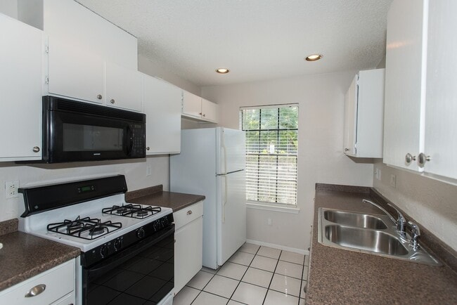Building Photo - North Austin Single Story - Move in Ready
