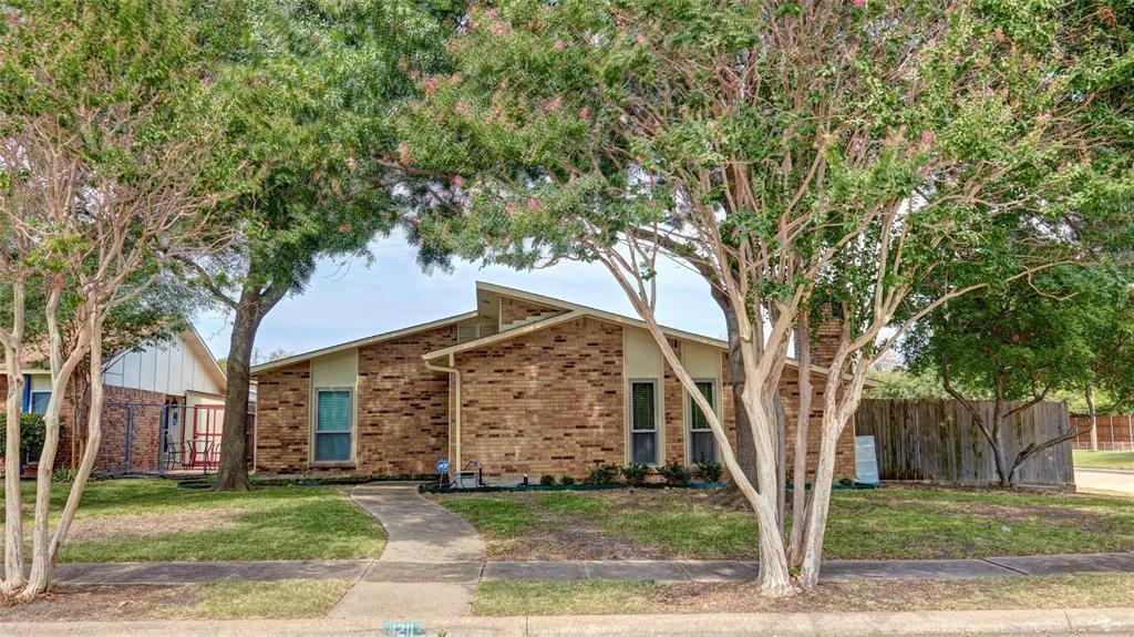 Primary Photo - 1211 Crestwood Ct