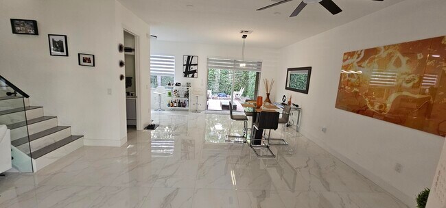 Foto del edificio - 10435 Yarrow Dr