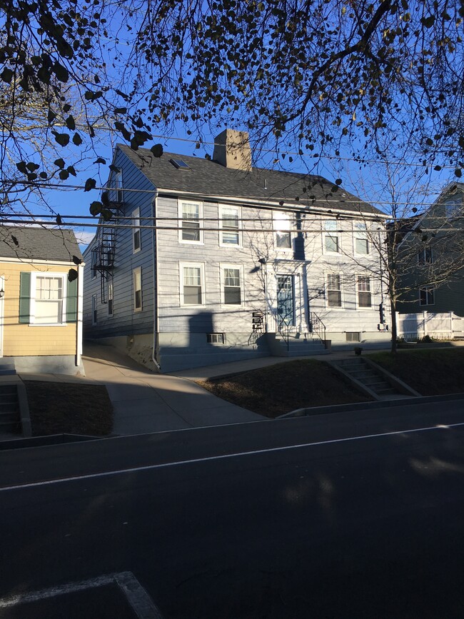 Building Photo - 712 Hope St
