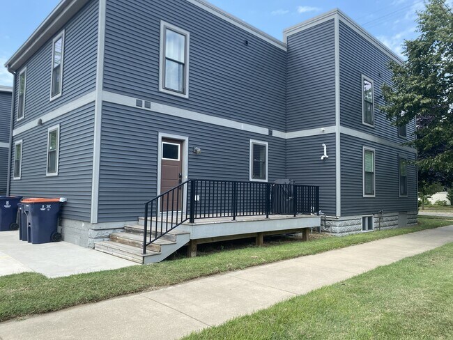Foto del edificio - 336 Maple Ave