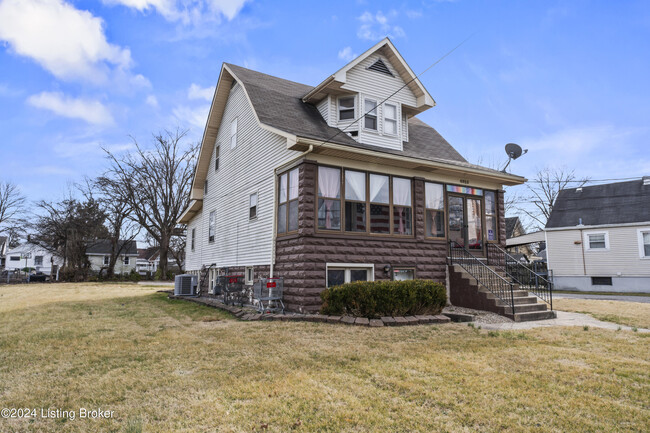 Building Photo - 4925 Southside Dr