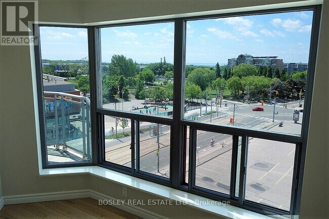 Photo du bâtiment - 600-600 Queens Quay W