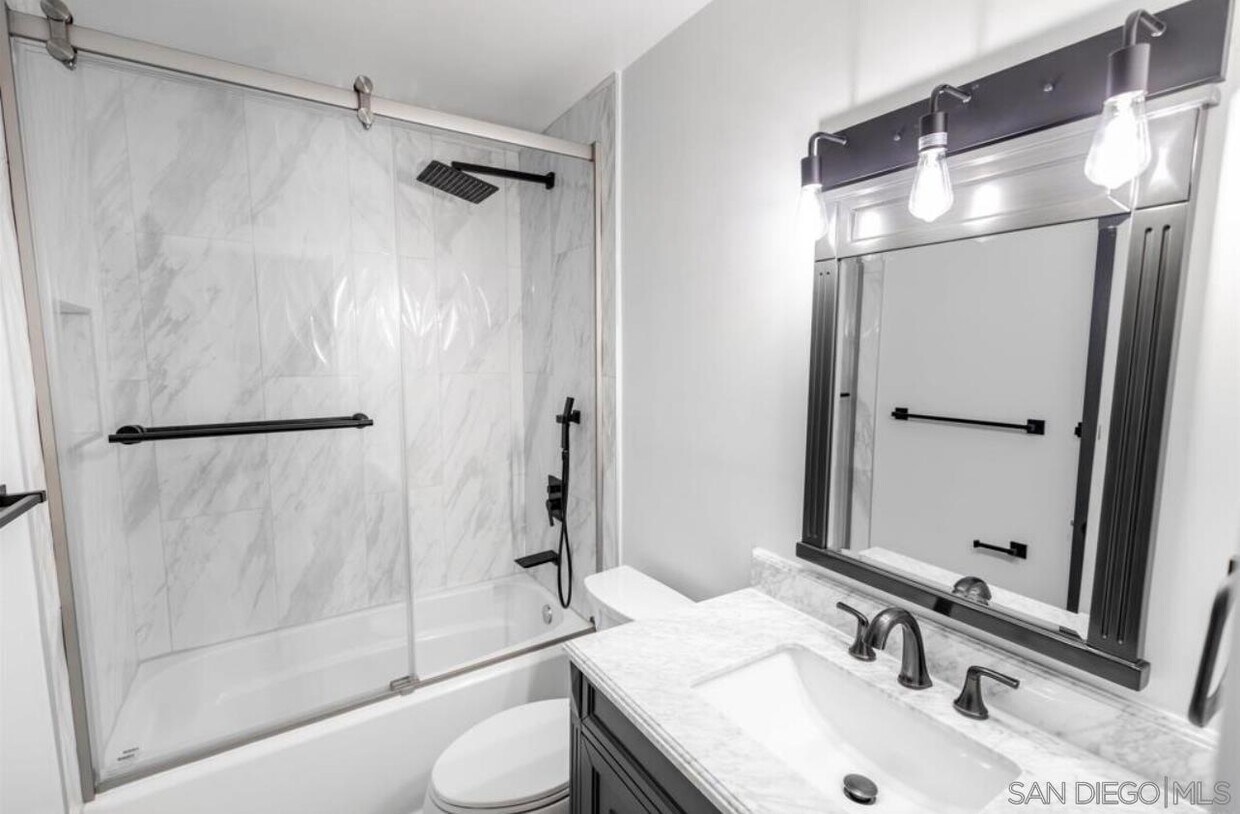 Foto principal - 1808 Bluehaven Ct