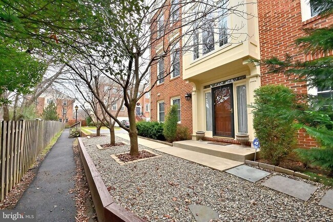 Foto del edificio - 6250 Traci Joyce Ln