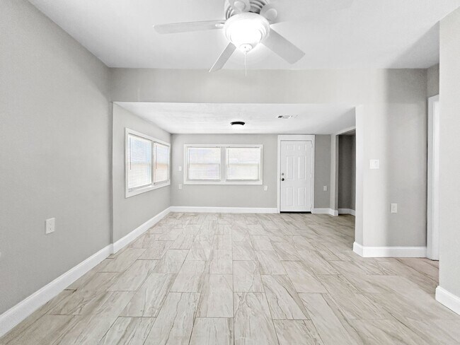 Building Photo - 56 44th Ave