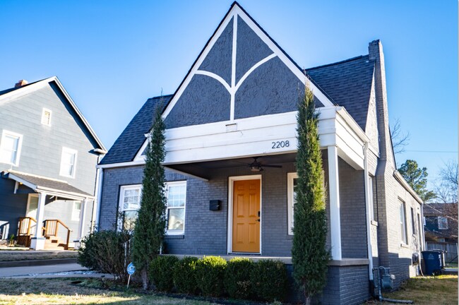 Building Photo - 2208 E 13th St