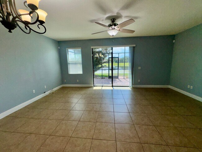 Building Photo - Eagle Creek 3 bedroom 2.5 bath townhome w/...