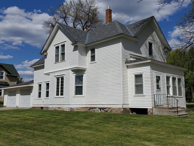 Foto del edificio - 108 3rd St W