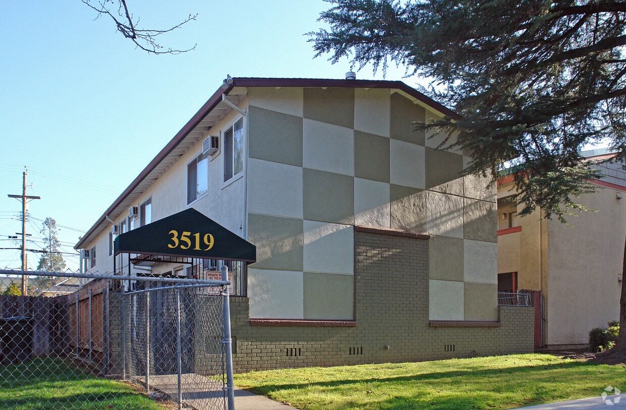 Foto principal - 3519 1st Ave