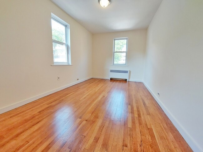 Building Photo - 2174 Hone Ave