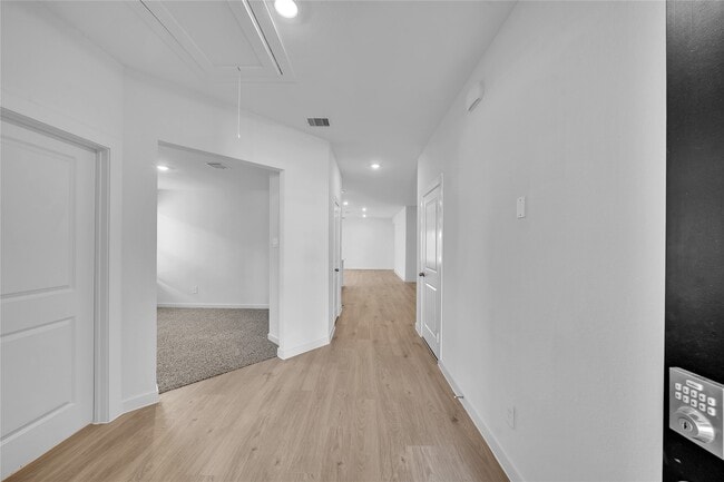 Building Photo - 30715 Wicklow Gdns Dr