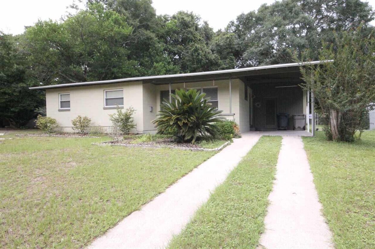 Primary Photo - 917 Cranbrook Ave
