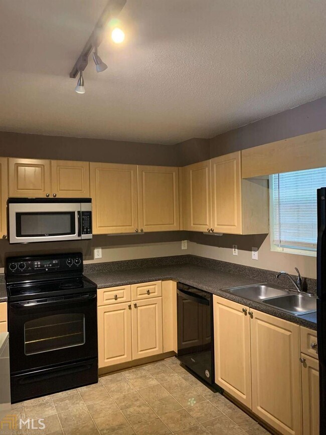 Foto del edificio - 3665 Chestnut Dr