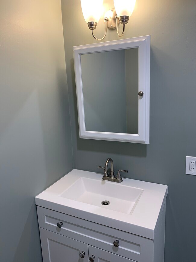 Building Photo - 148 Main St