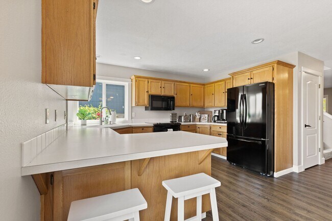 Building Photo - 753 SE Boysen Ln