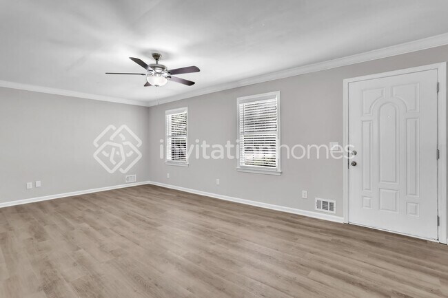 Building Photo - 1750 Highland Ct