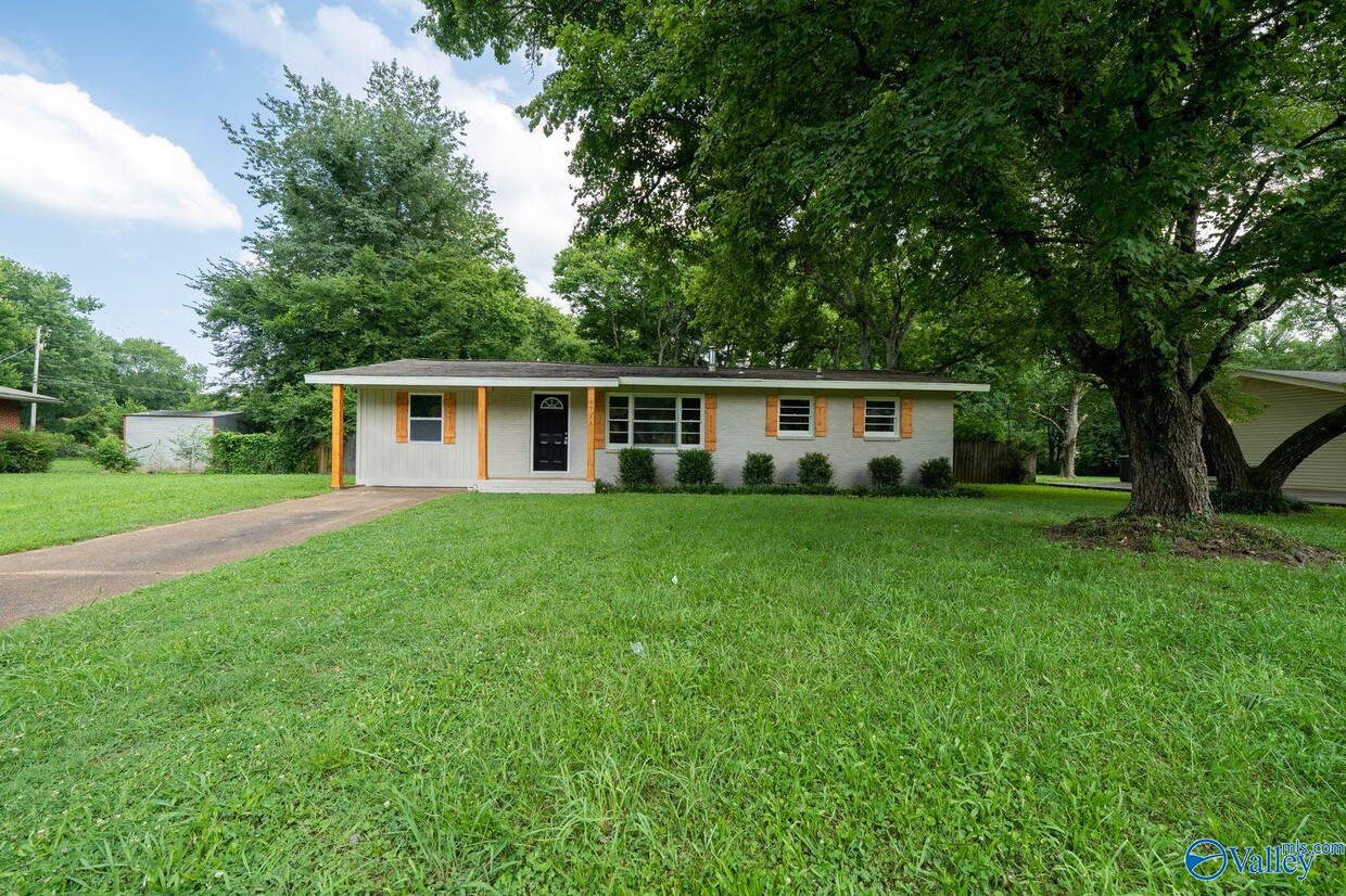 Primary Photo - 3711 Broadmor Rd NW
