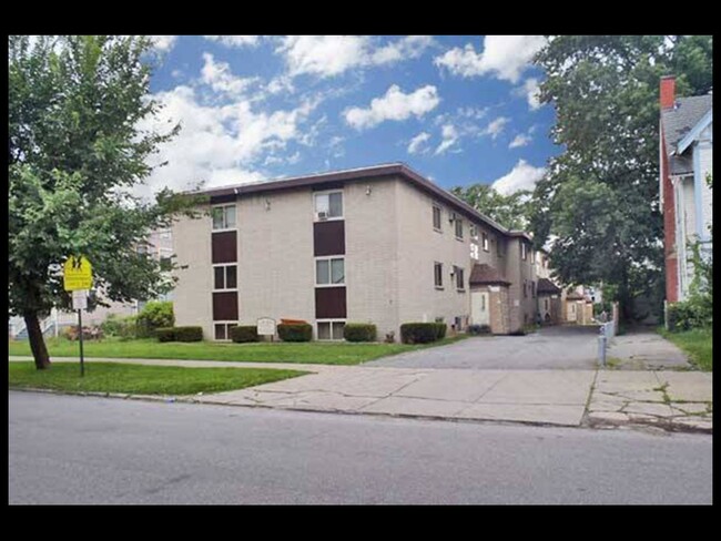 Building Photo - 3104 Archwood Ave