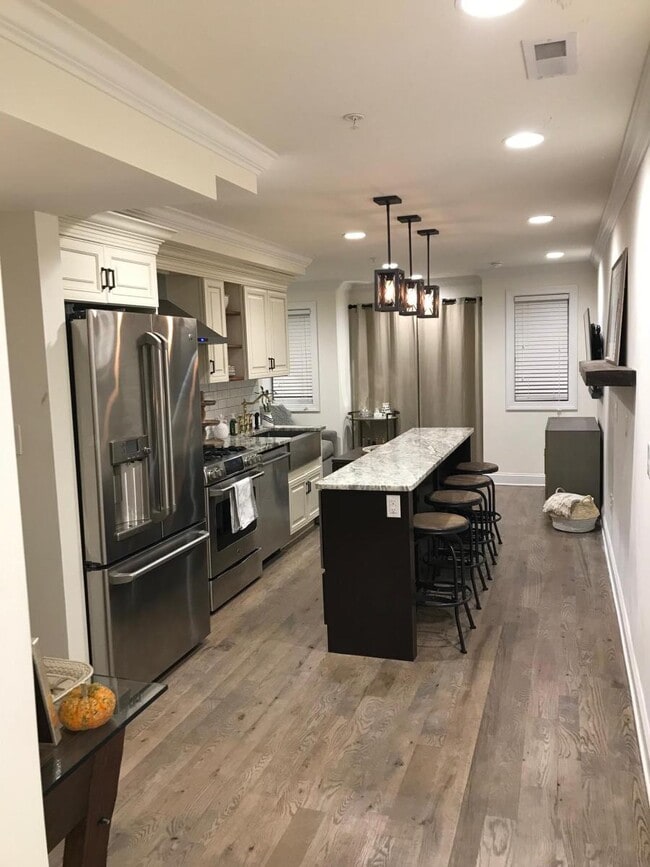 Kitchen - 751 N Uber St