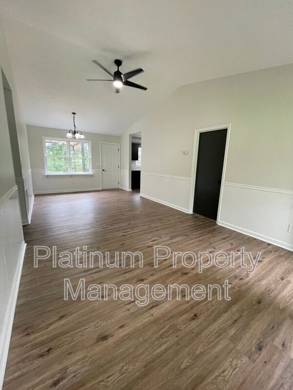 Foto del edificio - 35 Pecks Creek Ct