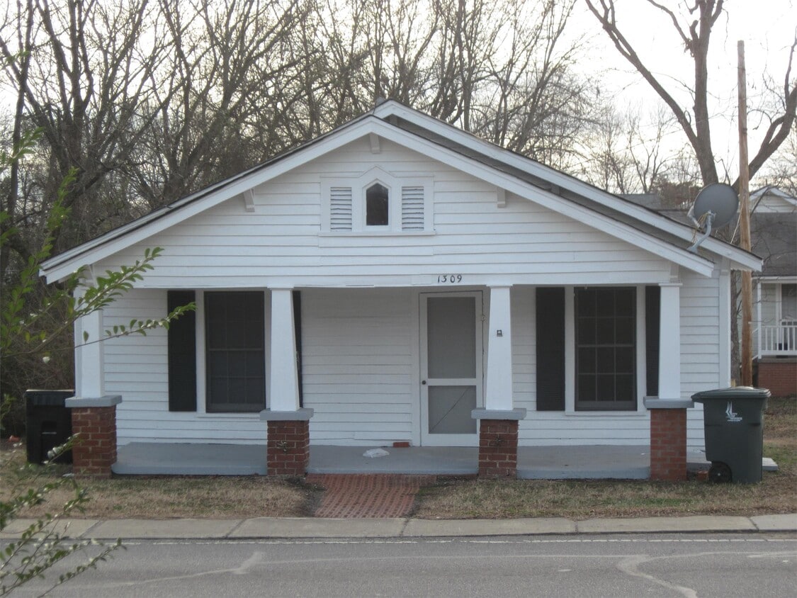 Primary Photo - 1309 N Charlotte Ave