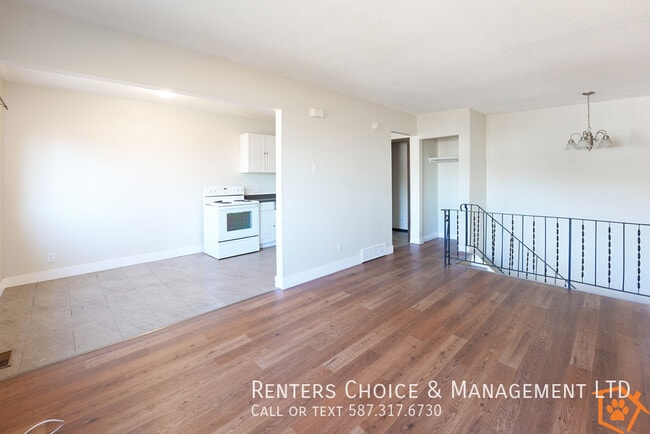 Building Photo - Conveniently Located Pet Friendly 4-Plex Unit