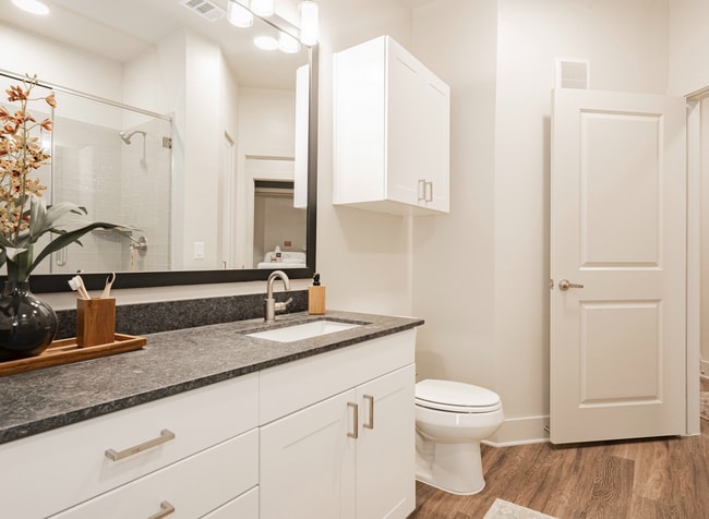 Photo - 1310 N Main St Apartment